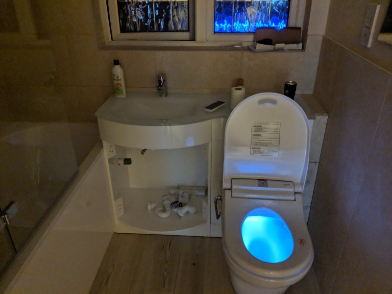 Maro D’Italia DI600 on a TOTO MH CW163Y floor-standing back-to-wall rimless toilet